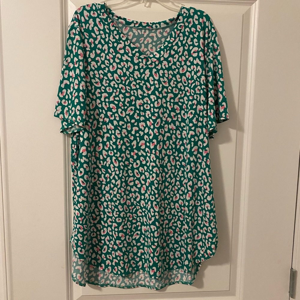 Cheetah print vneck top